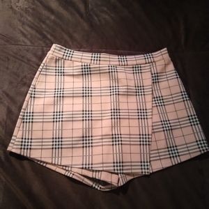 Cute L sized pink plaid skort